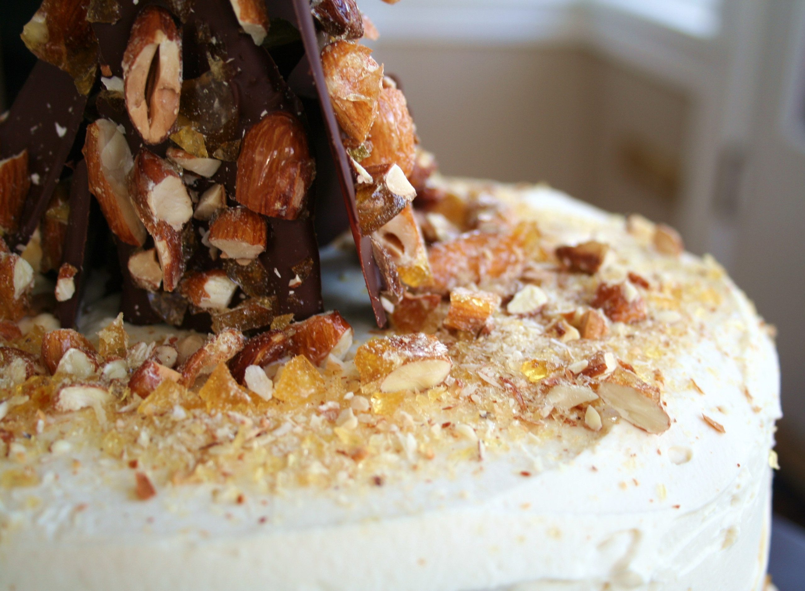 Almond praline cake