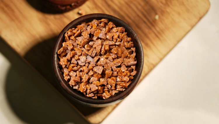 Golden fantasy 2 A wooden bowl filled with Golden Fantasy caramel bites used as toppings for ice cream and premium desserts.