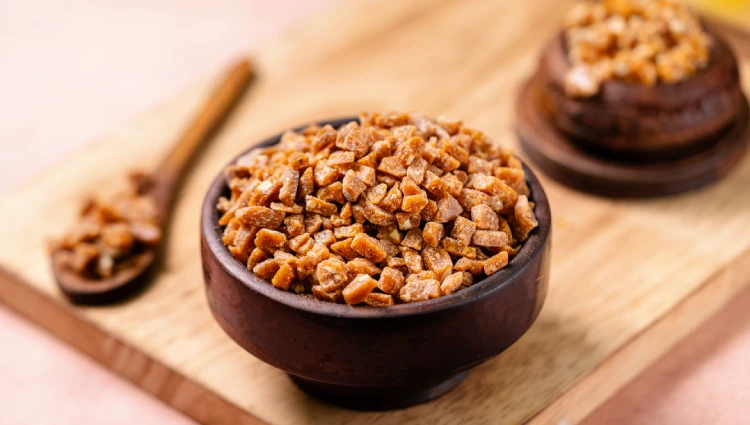 Golden fantasy 3 A wooden bowl filled with Mix Nut Crunch, a blend of almonds, cashews and pistachios used as toppings for ice cream and premium desserts.