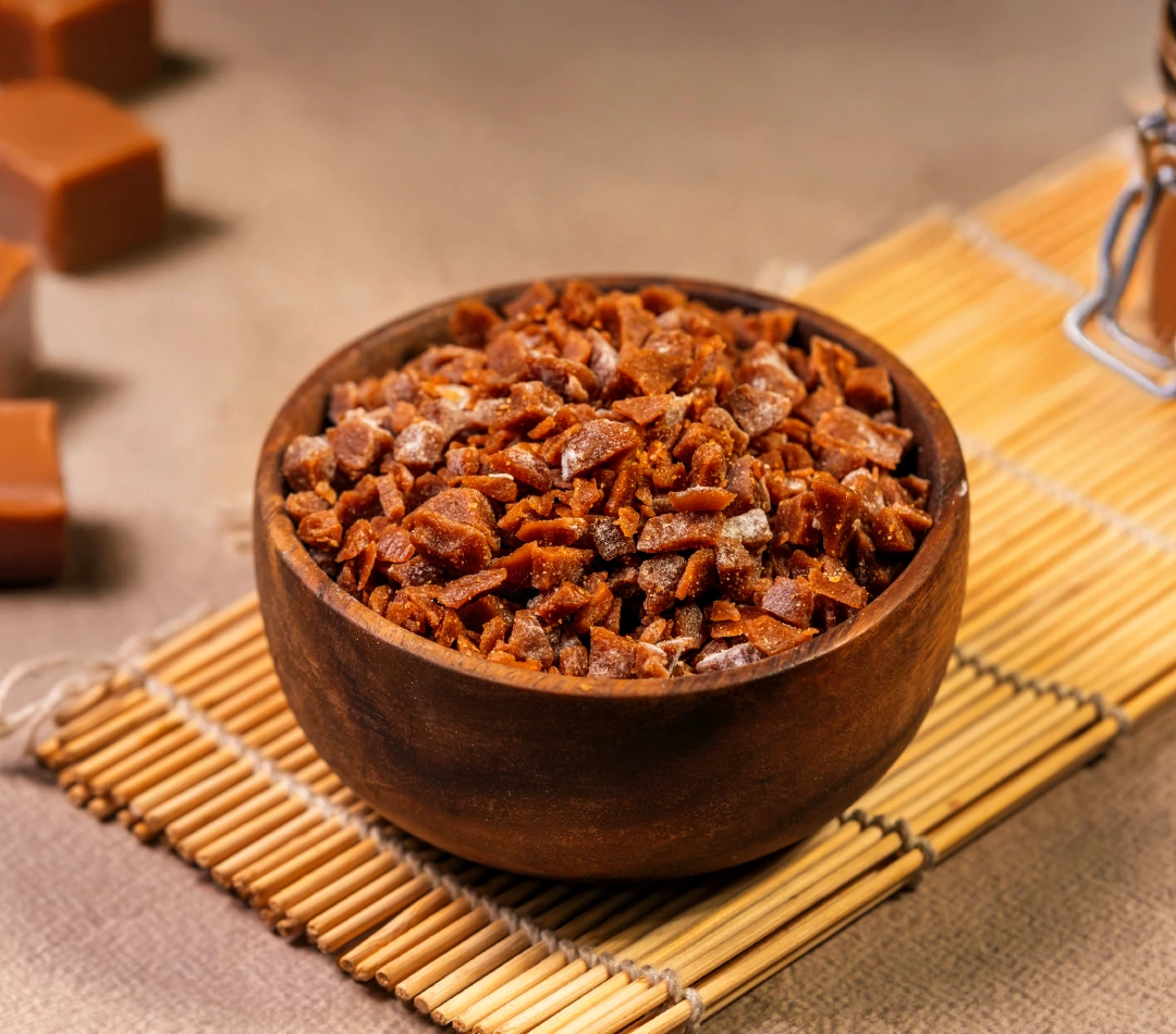 Toffe 2 A close-up view of Toffee Bites, rich caramelised pieces with a buttery crunch used as toppings for ice cream and premium desserts.