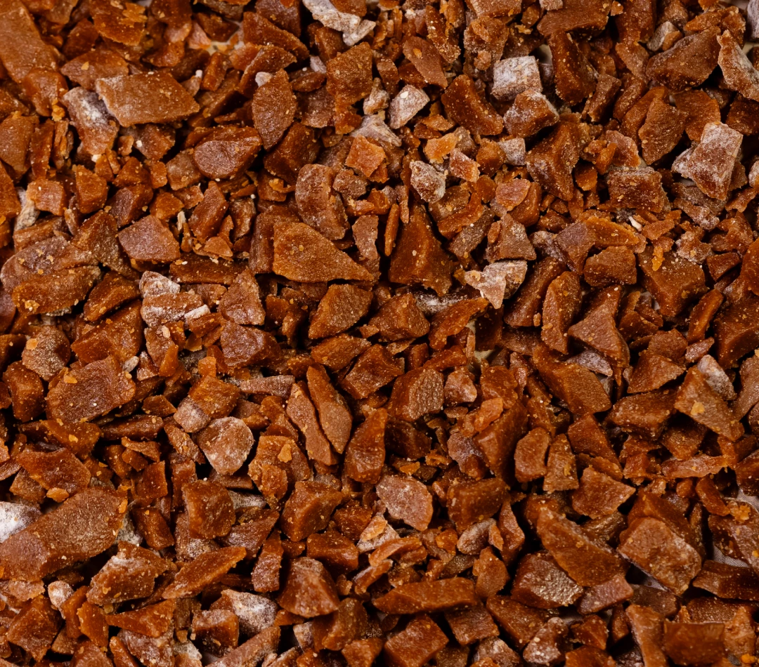 Toffe 3 A close-up view of Toffee Bites, rich caramelised pieces with a buttery crunch used as toppings for ice cream and premium desserts.