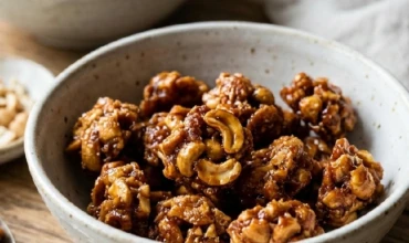 Crunchy cashew pralines for praline ice cream